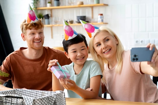 medium-shot-smiley-family-celebrating-birthday